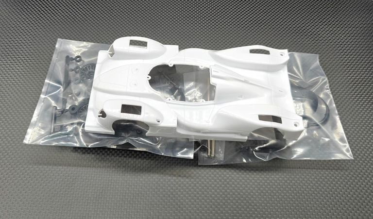 1-28 GL LMP2 WHITE BODY (UNPAINTED) Body (102mm WB) [GL Racing]  GL-LMP2-K01