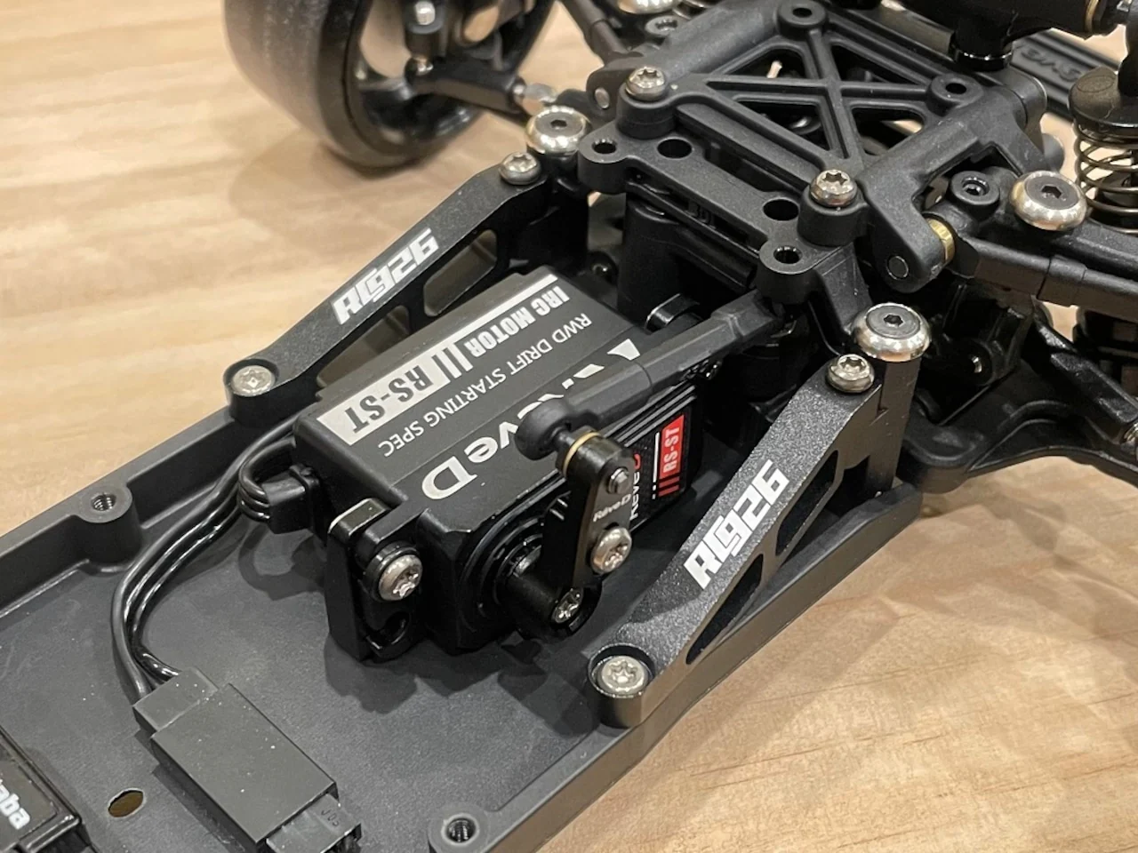 Aluminum Chassis Brace for RDX (2 pieces) Matte Black [RC926] KN-RDX01 - Image 2