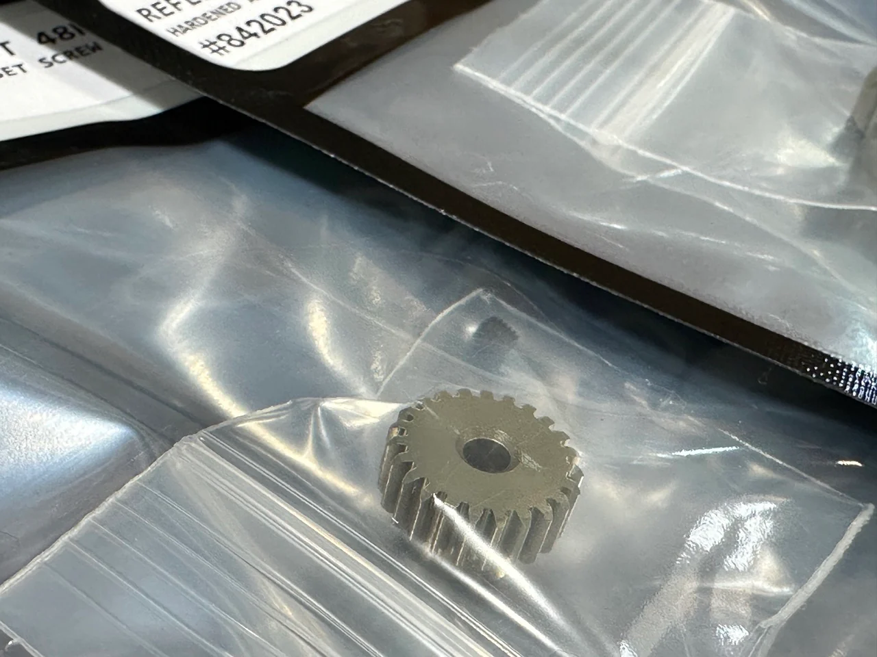 REFLEX PINION GEAR with SET SCREW (Hard Anodized Aluminum) - 48P - 14T 15T 16T 17T 18T 19T 20T 21T 22T 23T 24T 25T 26T 27T 28T 29T 30T 31T 32T [Scale Reflex] - Image 4