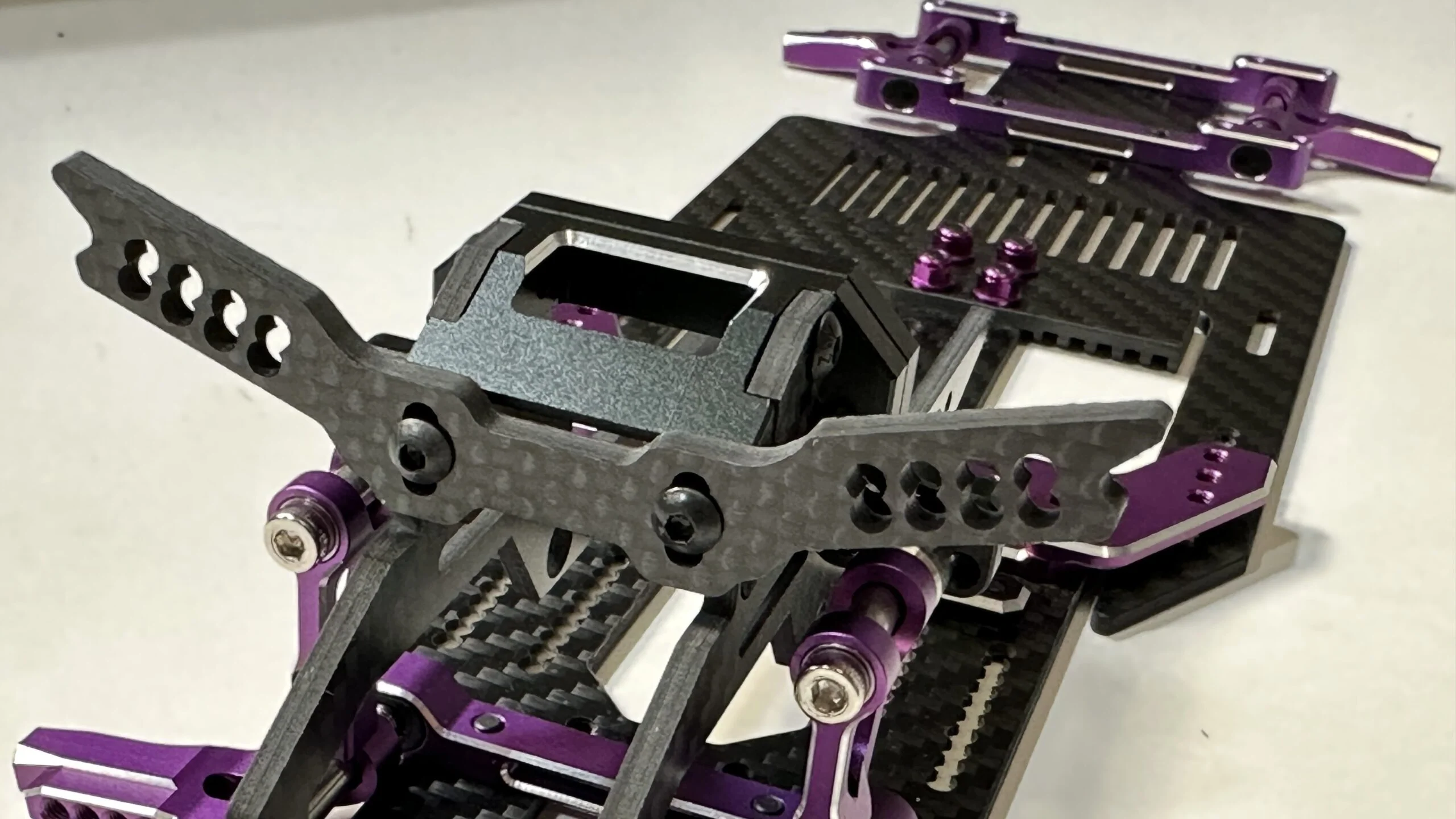 SHARK - CARBON Lightweight Front Shock Tower for DDSS SHARK (NON IFS) [Rhino Racing] RR-841 - Image 2