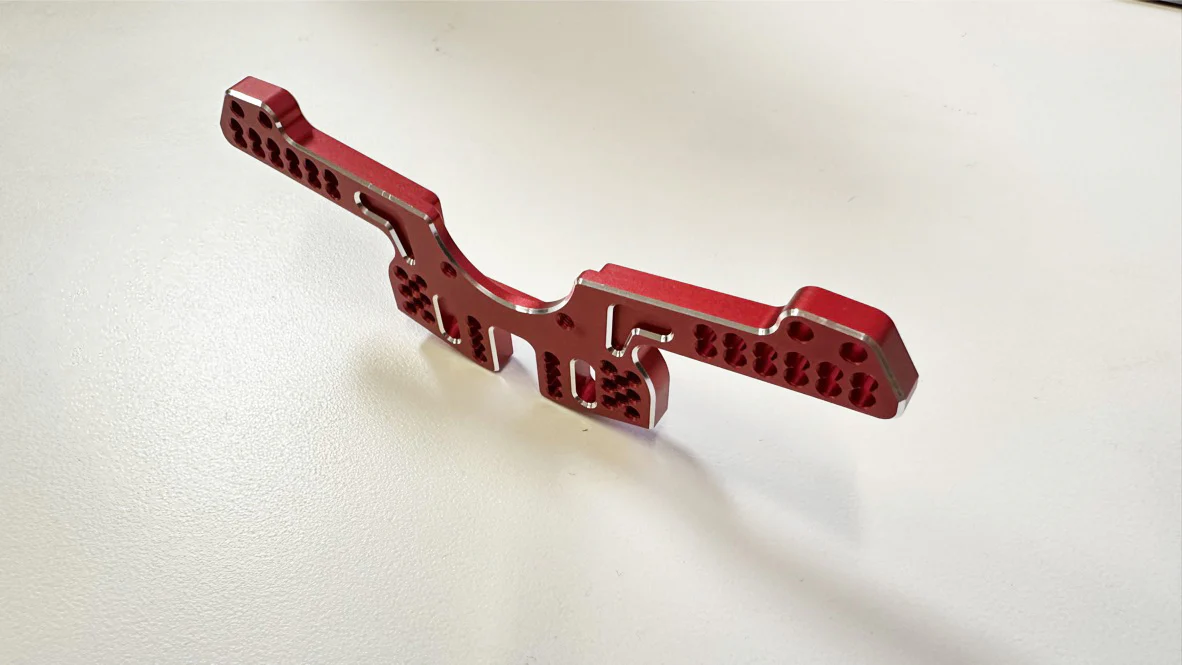 SHARK - Optional NARROW Rear Shock Tower Set - RED PURPLE BLACK [Rhino Racing] - Image 3