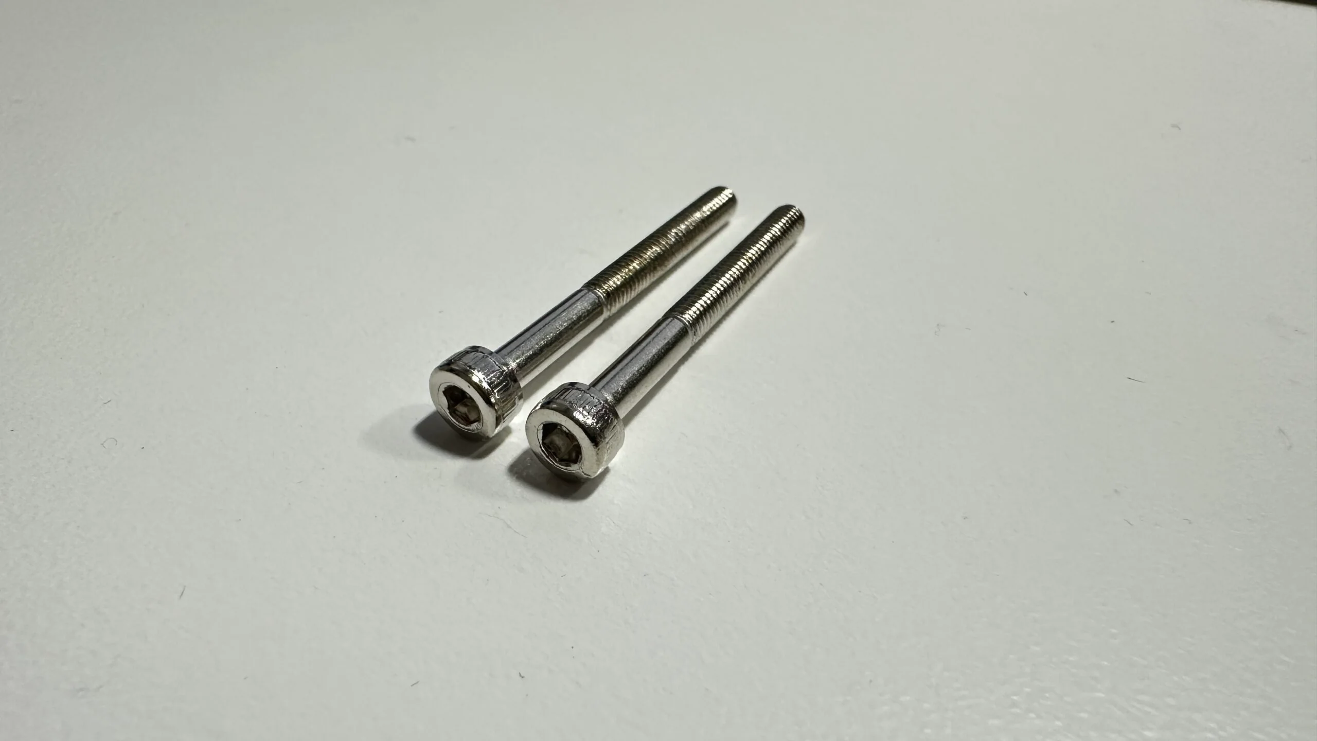 SHARK - UPPER ARM HARDENED LONG SCREW SET (2 PC) for RR-1200 [RHINO RACING] RR-UP-SC