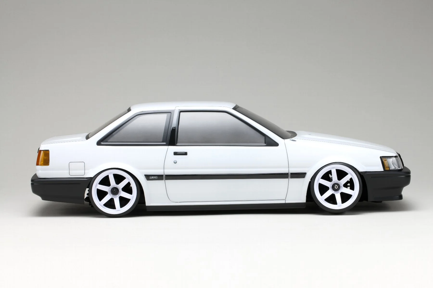 PREORDER: TOYOTA Corolla Levin (AE86) 2-Door Body Set 1-10 Clear Lexan [Yokomo] SD-AE86L2B - Image 6